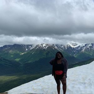 Meet your Posher, Nia